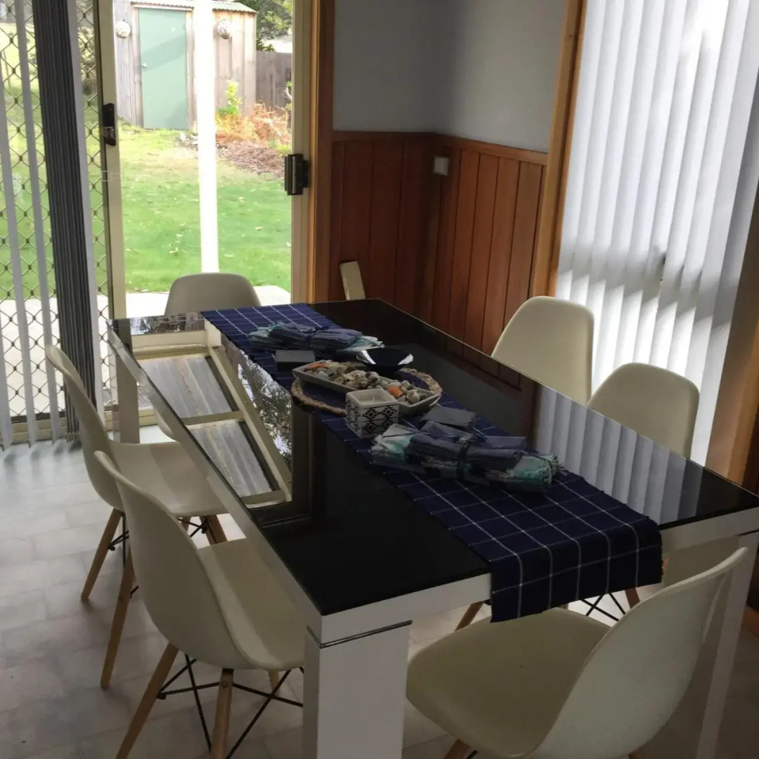 ‘Rose Cottage’ sisters beach accommodation