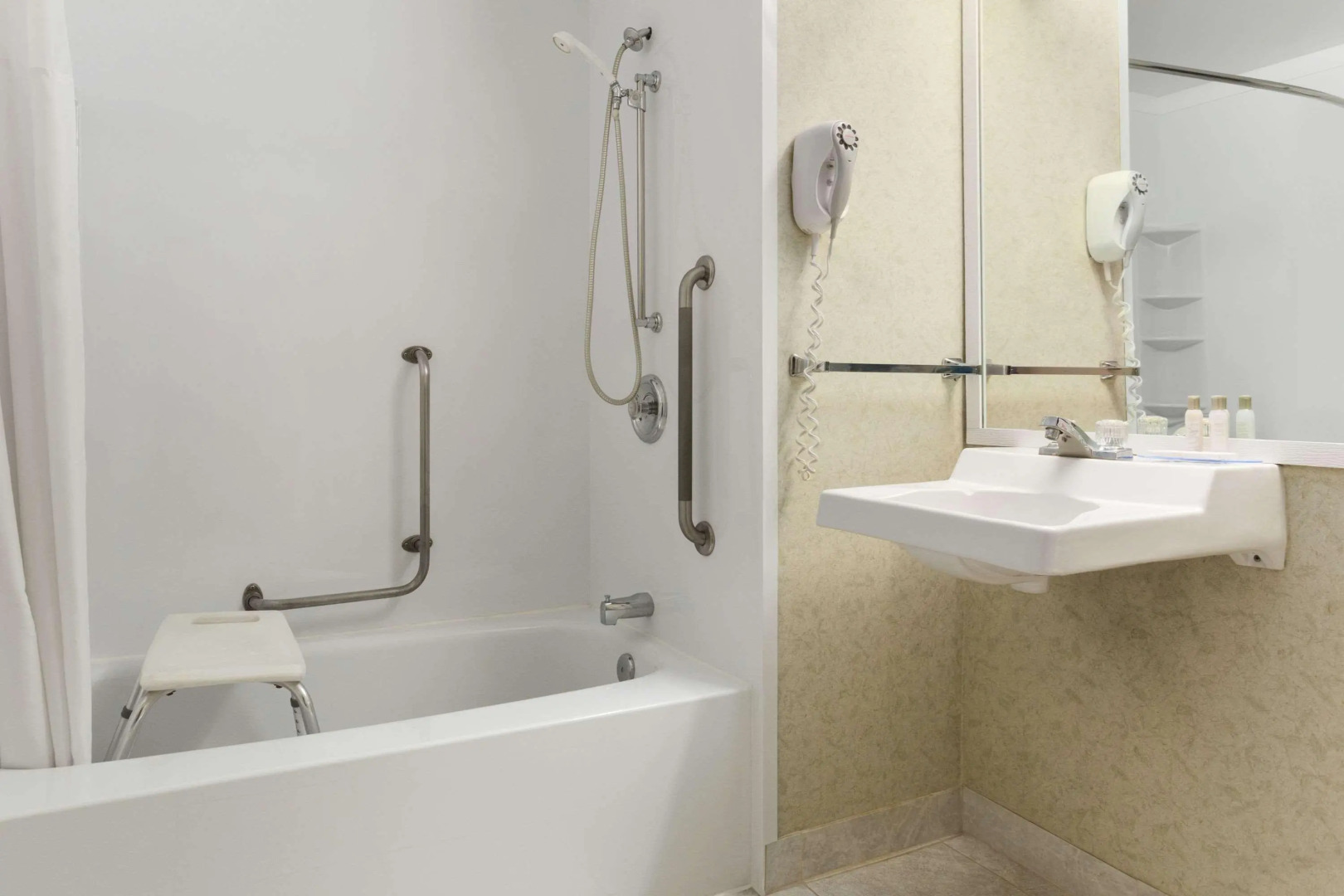 Travelodge by Wyndham Winnipeg East