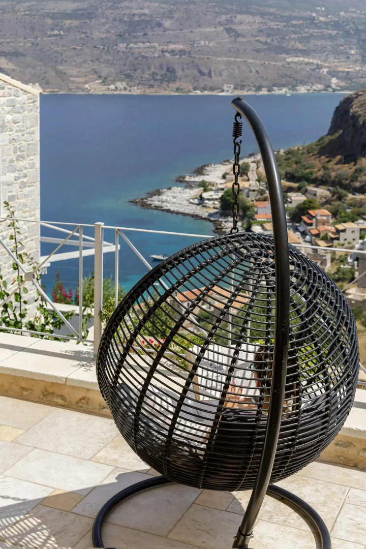 Trapela Limeni Luxury Suites