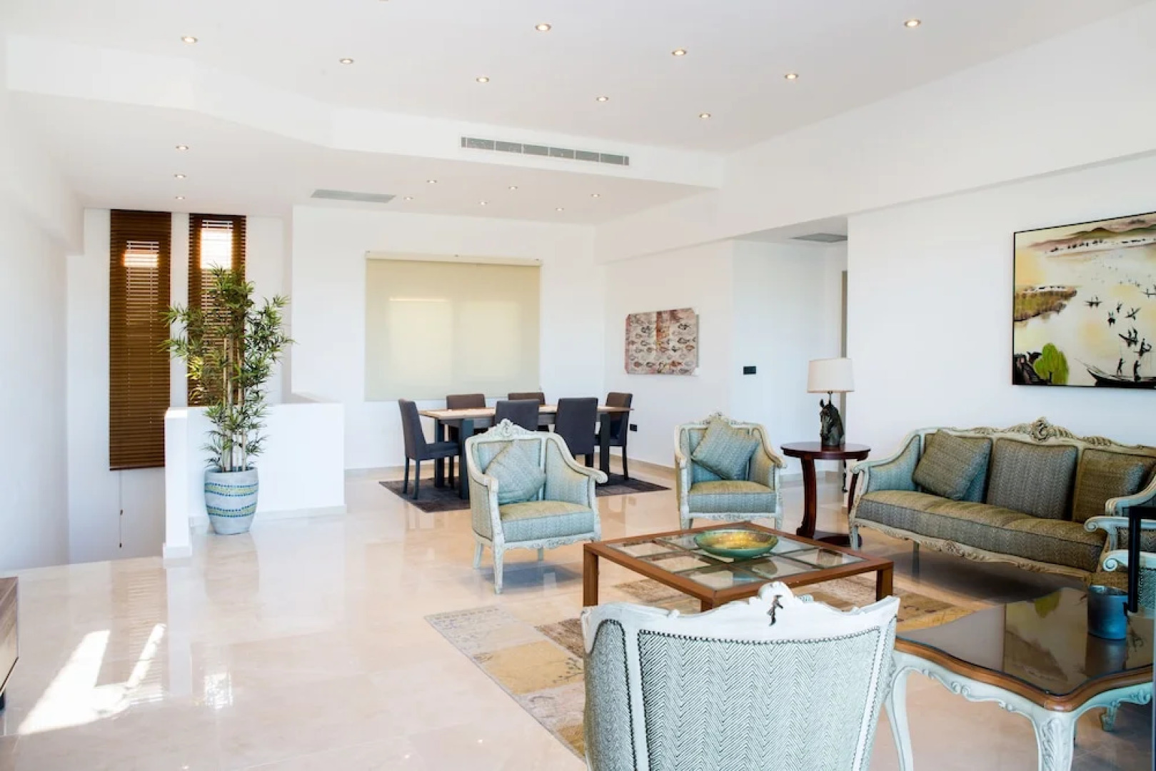 Important Group Villa Green