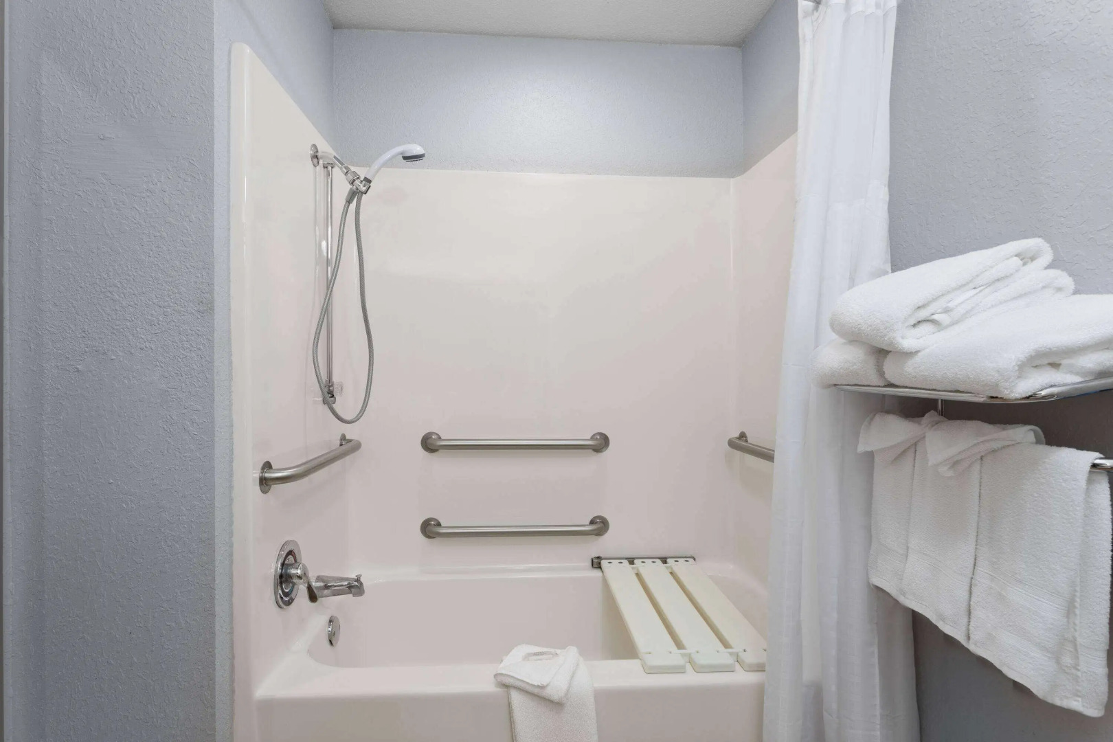 Microtel Inn & Suites by Wyndham Zephyrhills