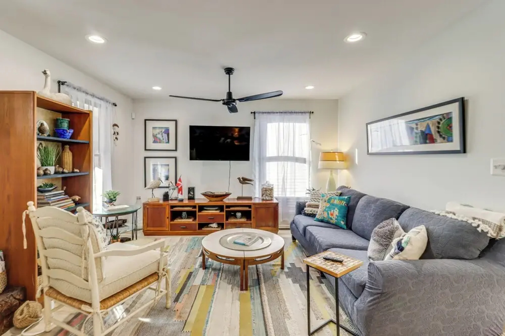 Walk to Potomac River: Colonial Virginia Retreat