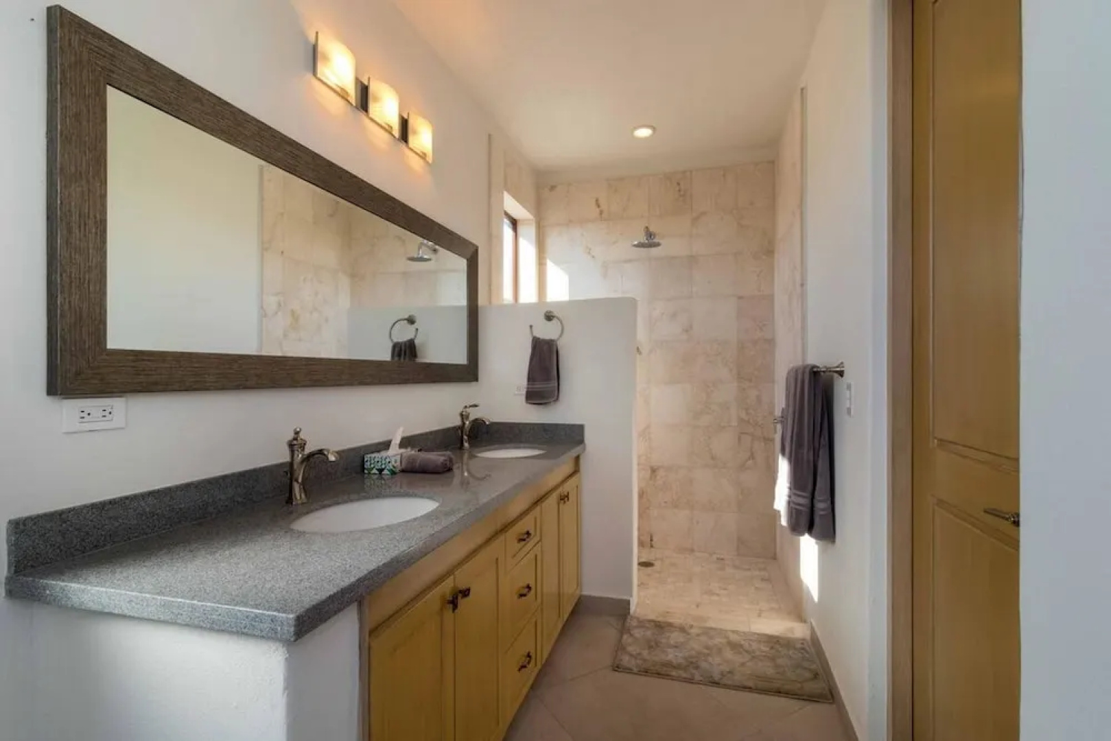 Agua Viva Jr. Suite by Casago