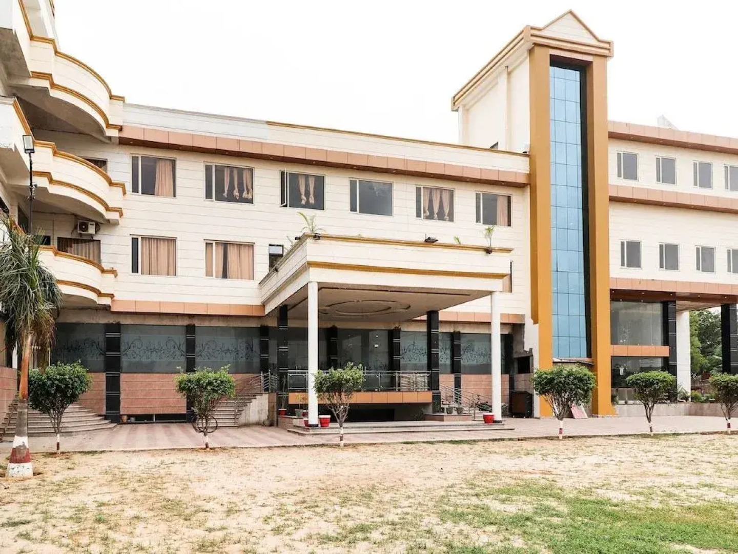 Hotel Bandhan by OYO Rooms