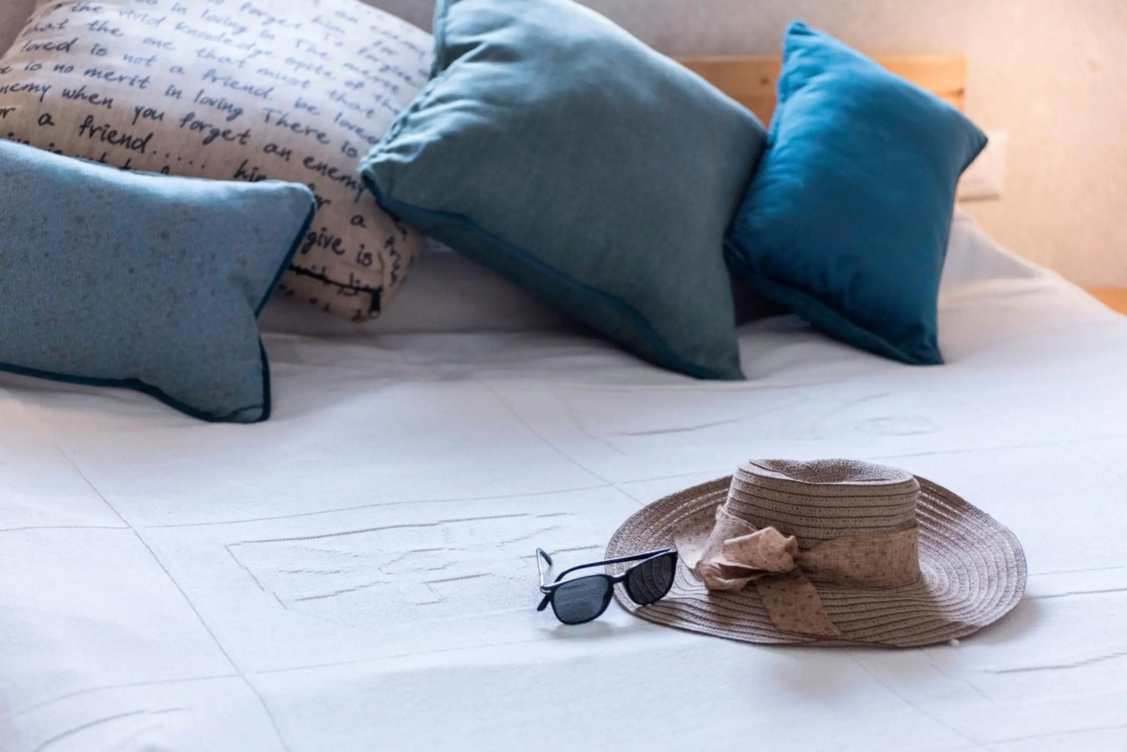 Nice 2Bd W/ Balcony and Private Parking by Sea N' Rent