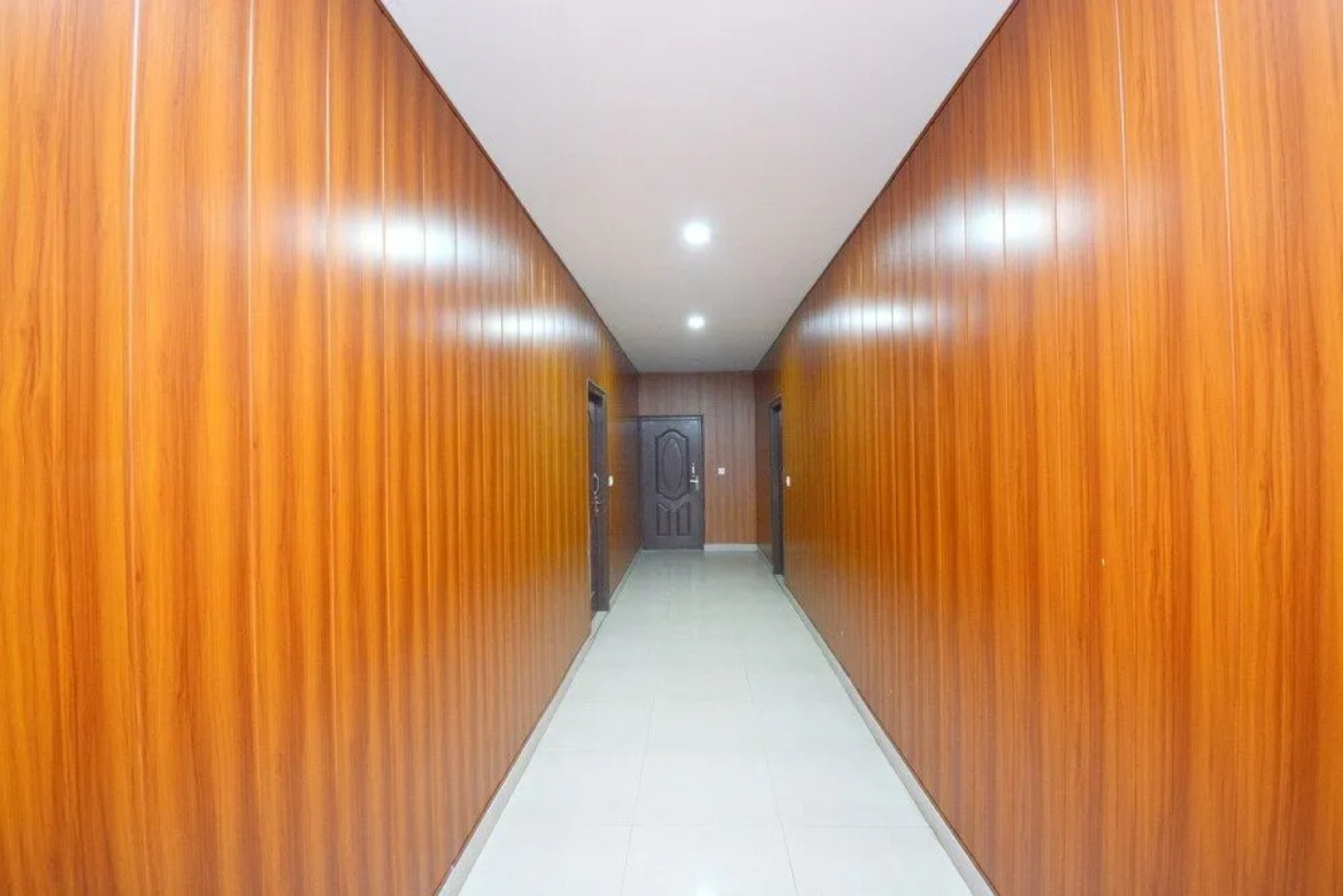 Oyo 39889 Palace Plaza