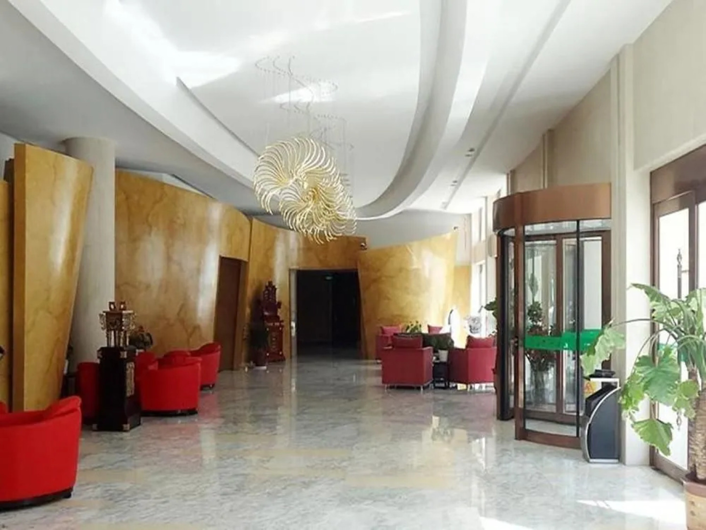 Yunlong Hotel