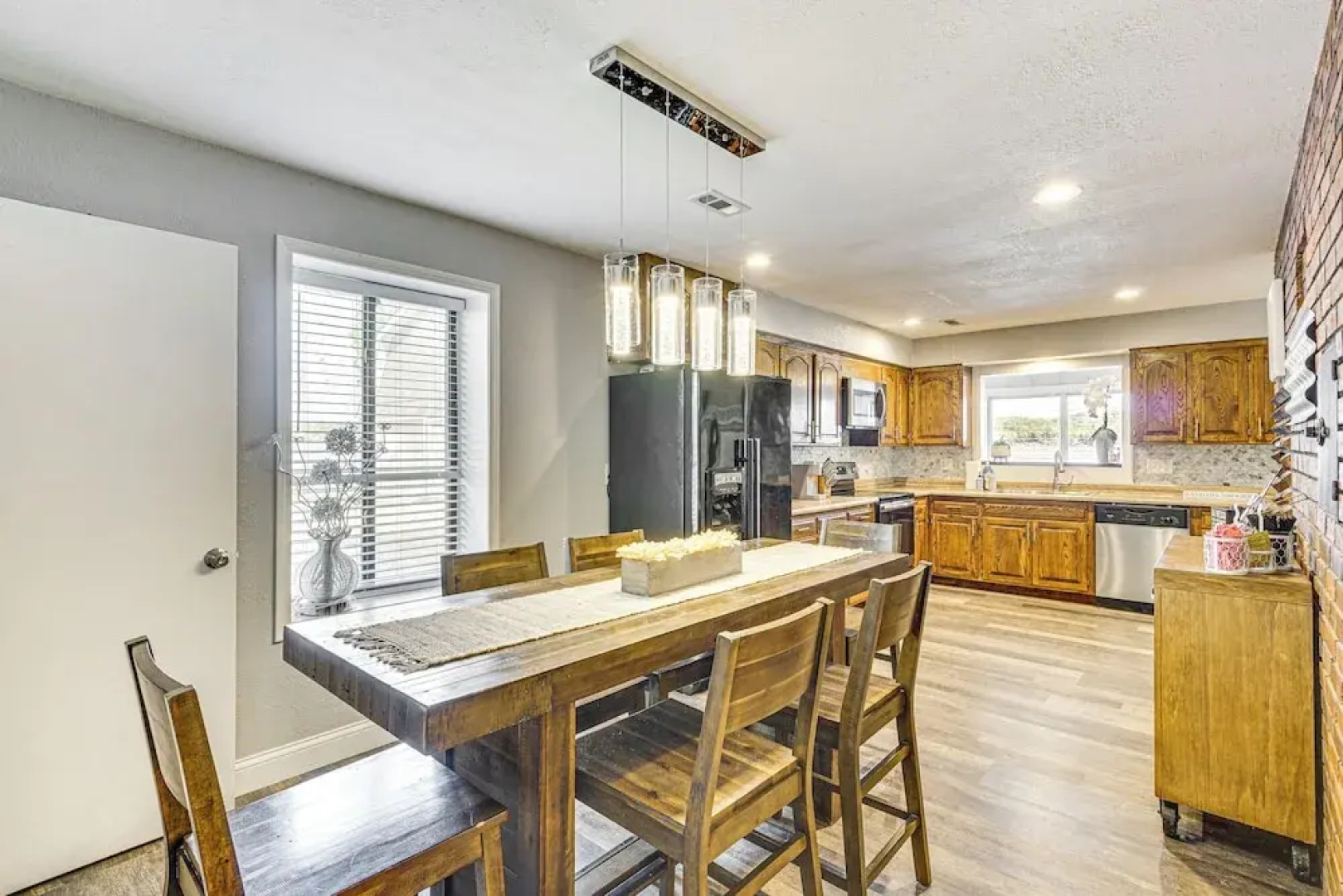 Waterfront Yard, Dock + Game Room: Linn Creek Home