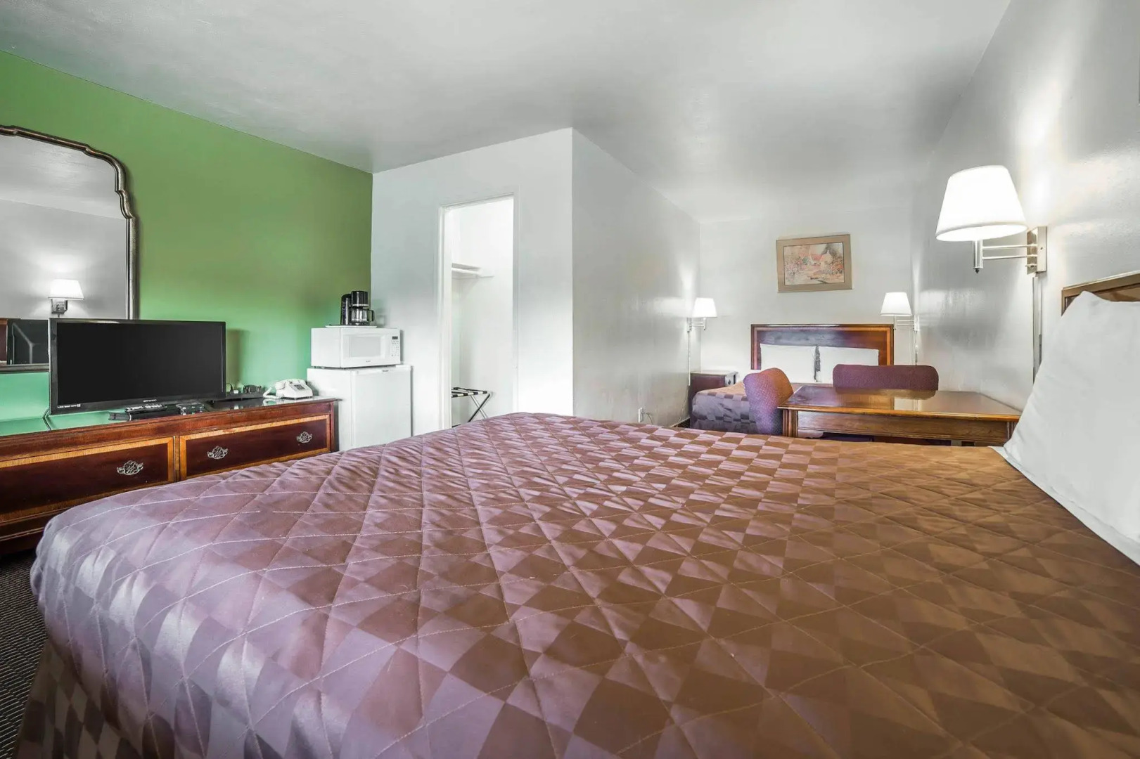 Rodeway Inn & Suites