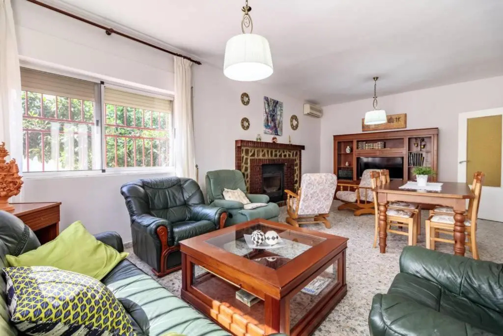 Chalet acogedor con piscina muy cerca de Granada