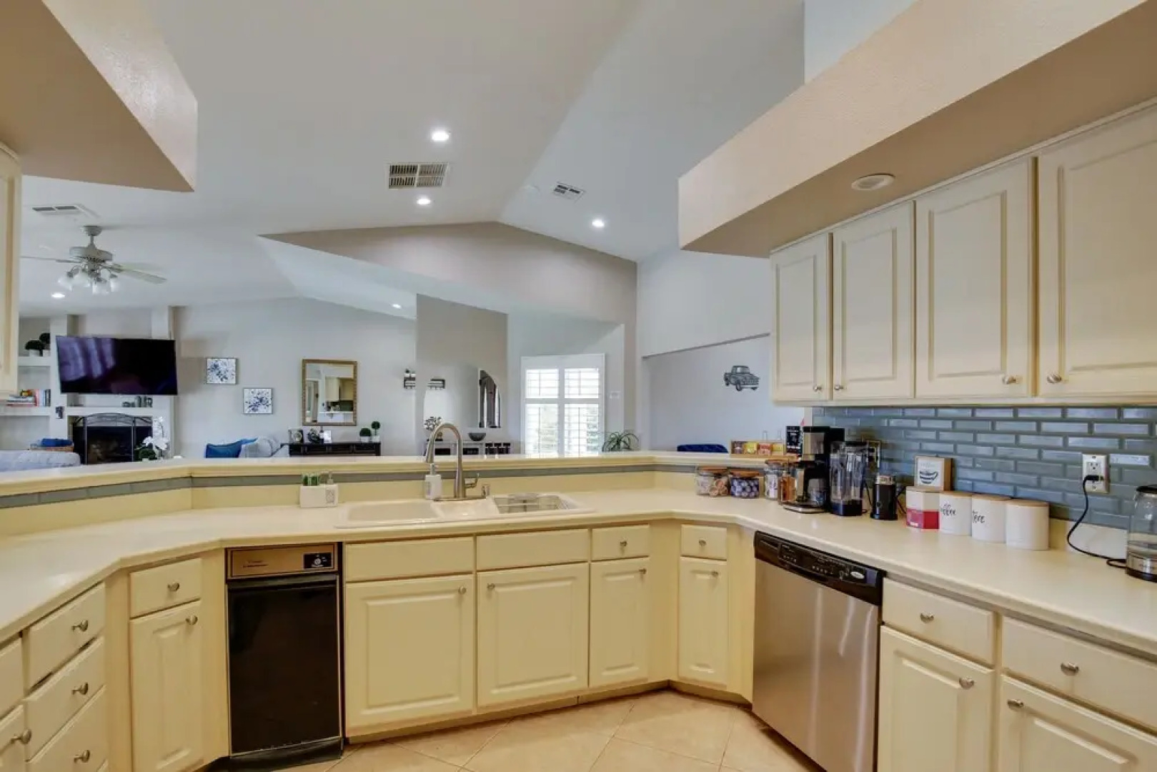 Palm Desert Oasis w/ Hot Tub < 1 Mi to Golf!