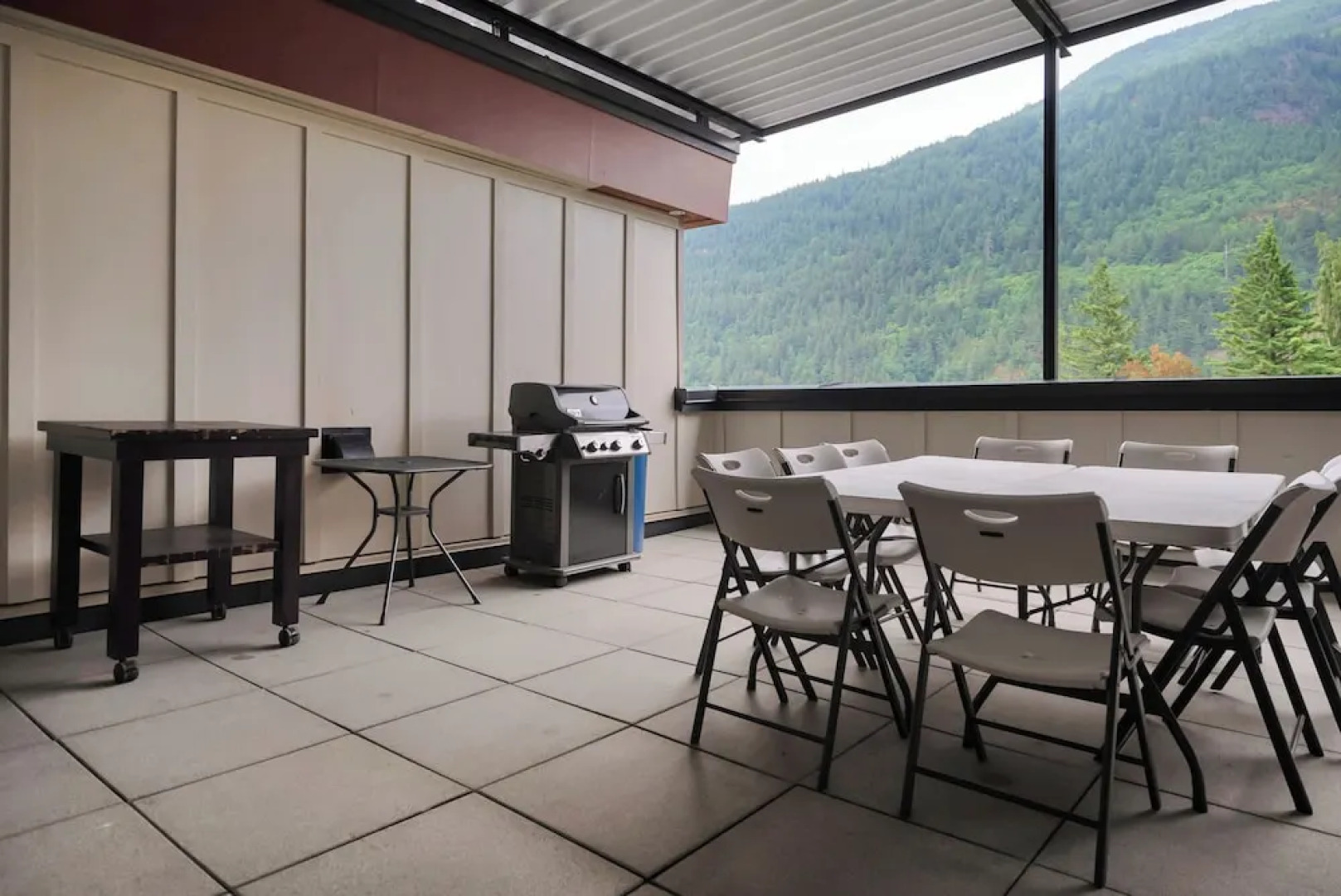 Elevated Escapes 2BR Suite Overlooking Lake