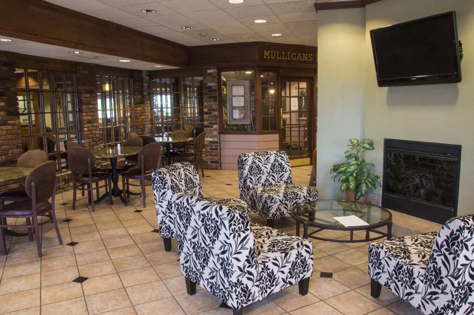 Lamplighter Inn & Suites - North