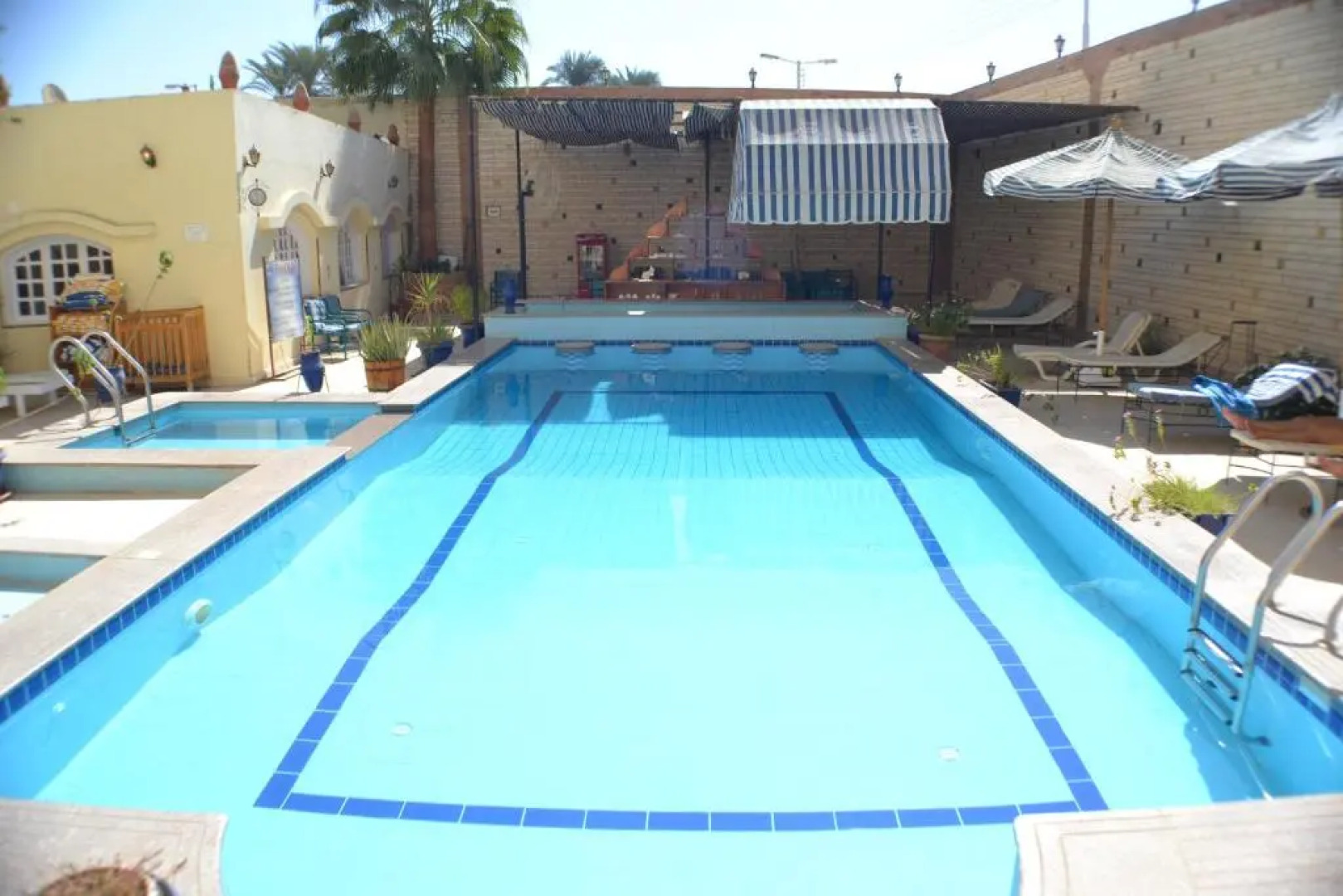 Nile Valley Hotel & Restaurant