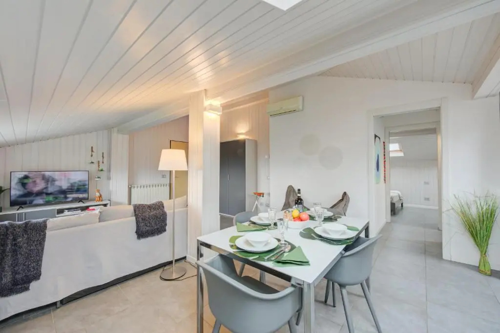 White Paradise Rooftop Stunning Lake View