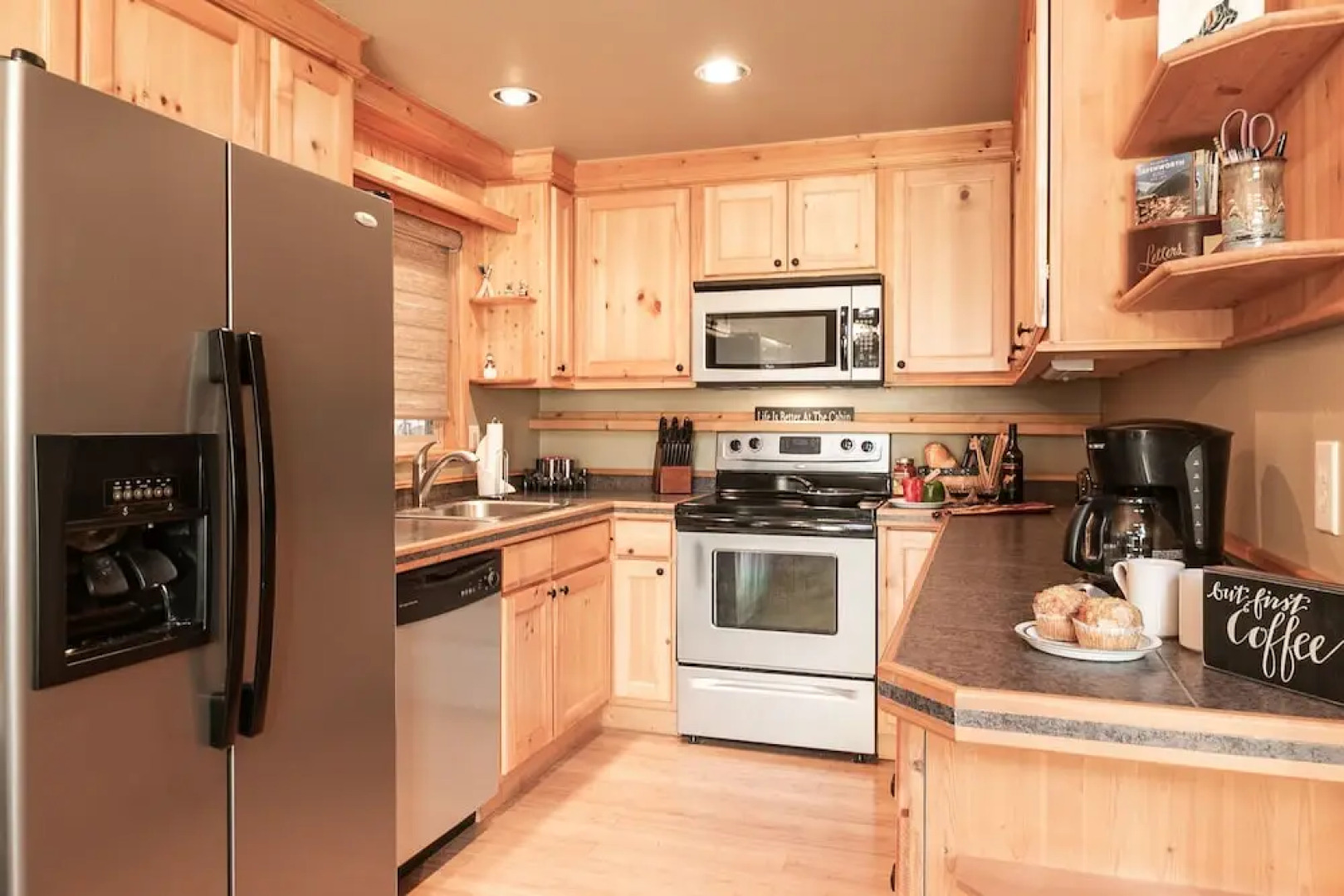 Tivoli Chalet Apartment 3 NW Comfy Cabins