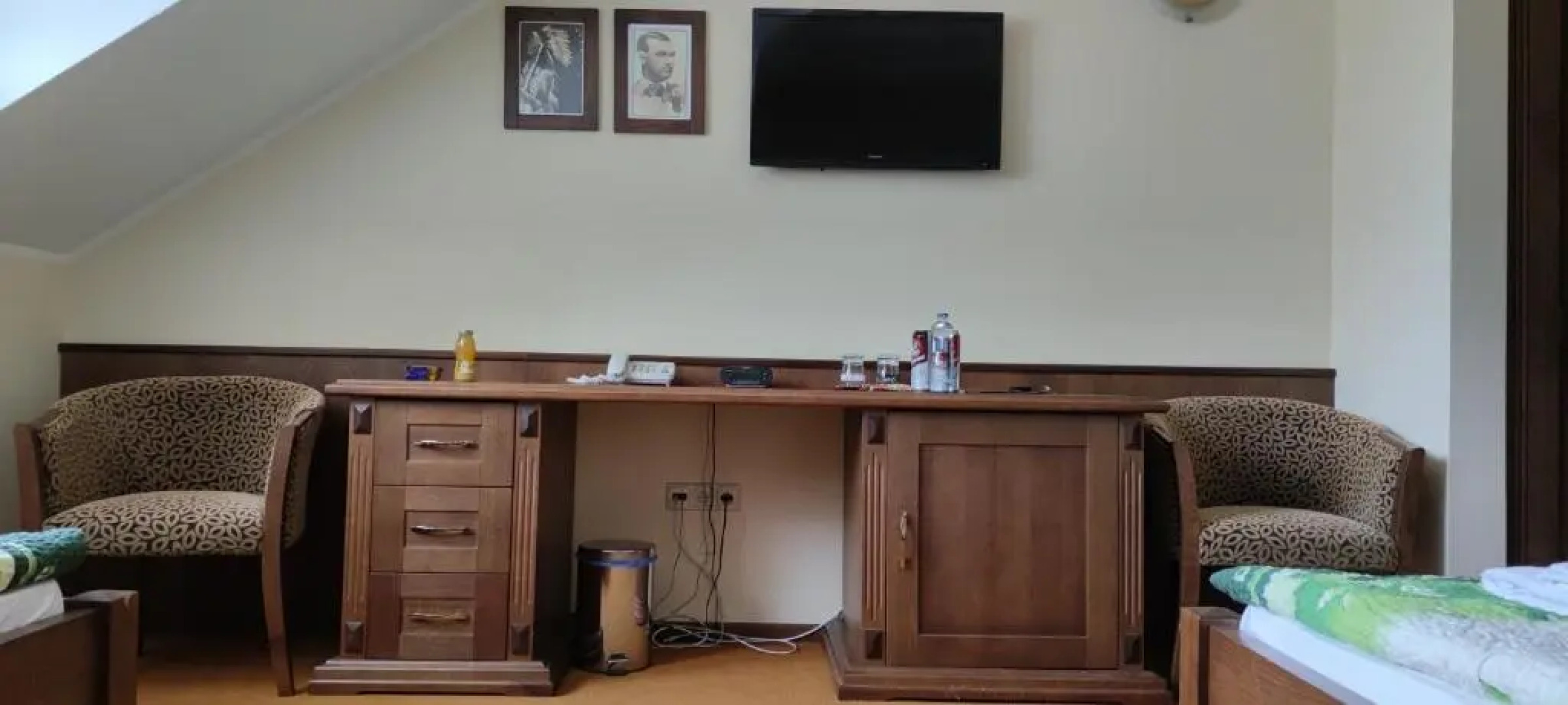 Country Saloon Belá