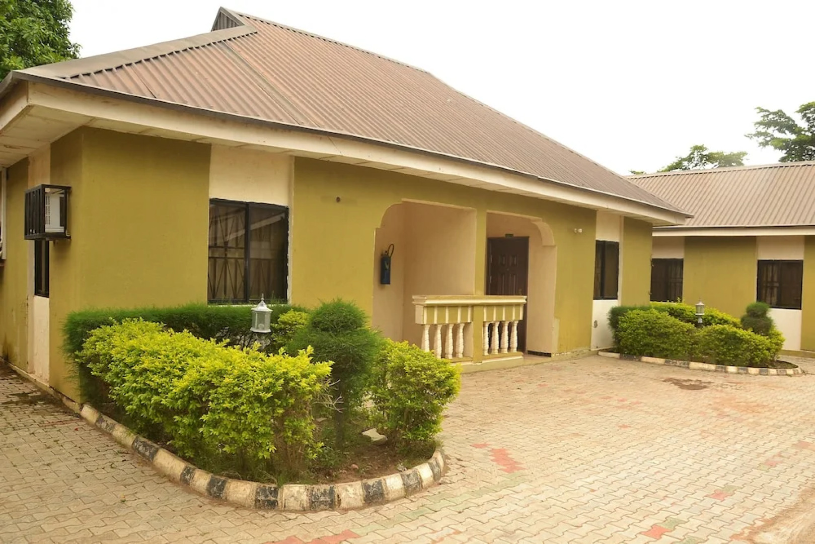 Jokems Airport View Hotel - Adults Only