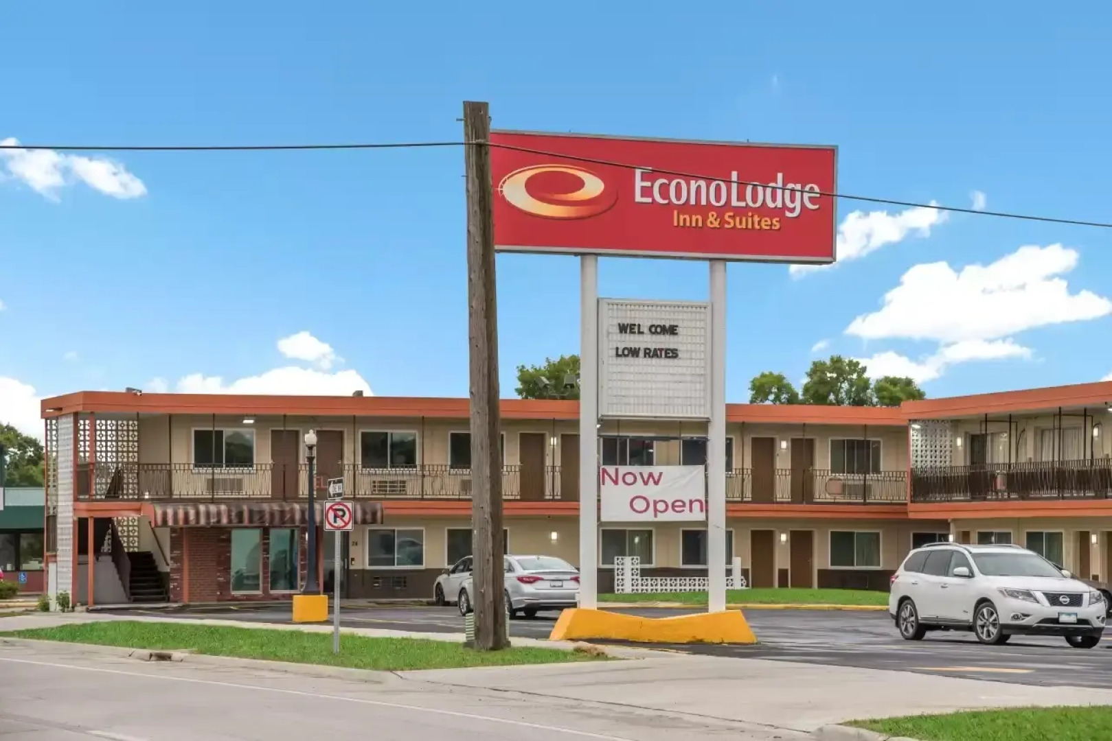 Econo Lodge Inn & Suites