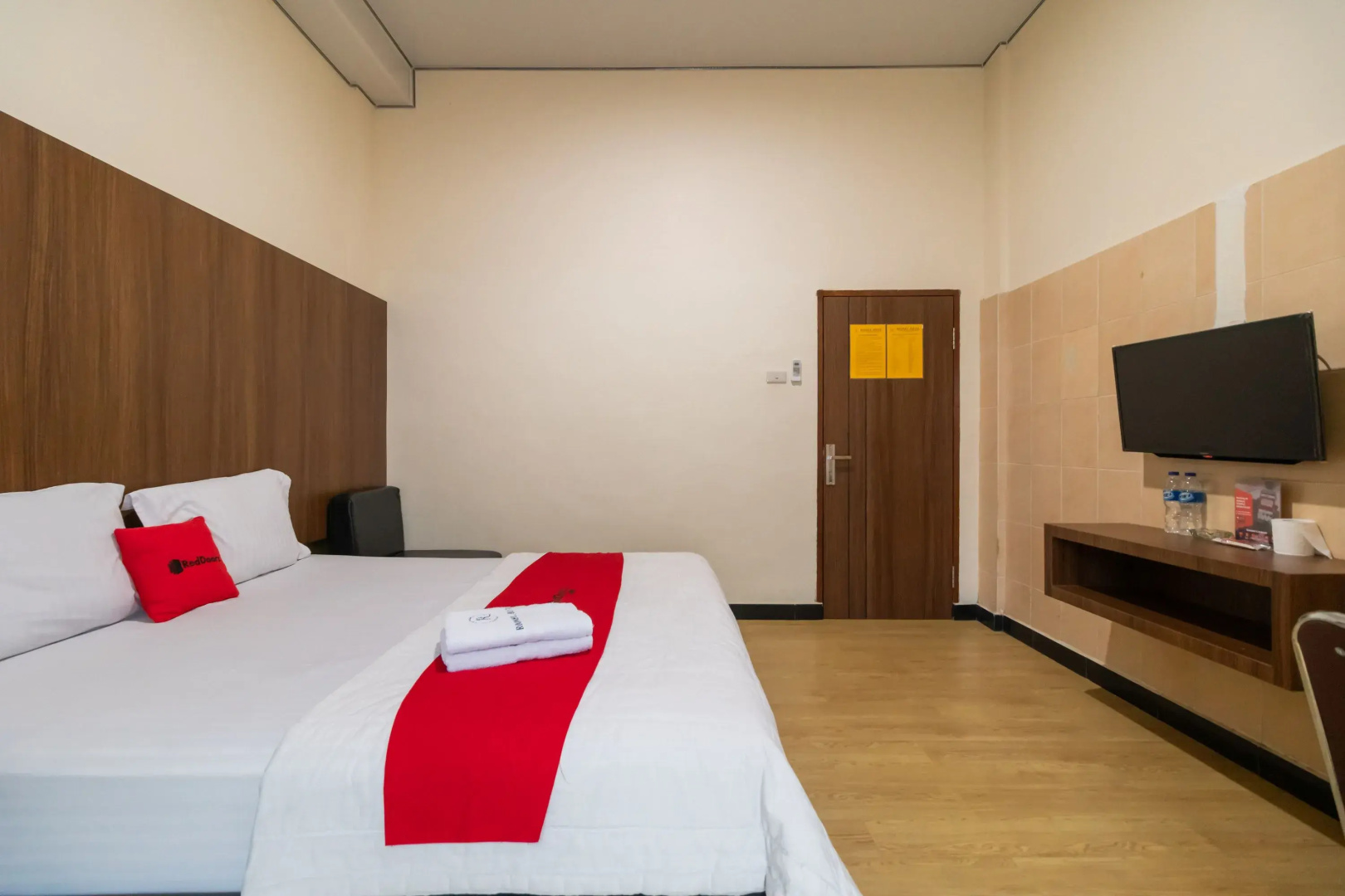 RedDoorz Plus near Ramayana Pematangsiantar
