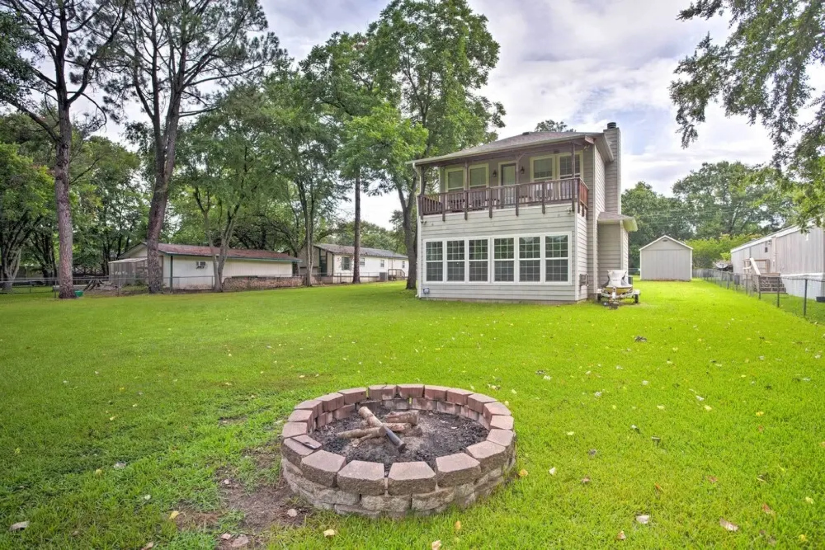 Cedar Creek Reservoir Home w/ Deck & Fire Pit!