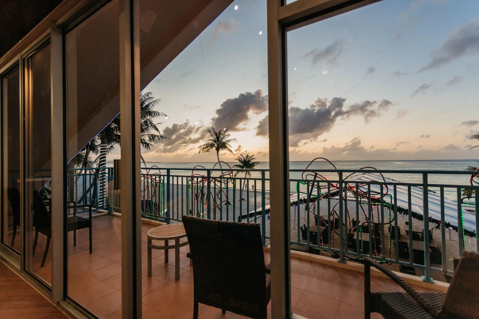 Surfrider Resort Hotel