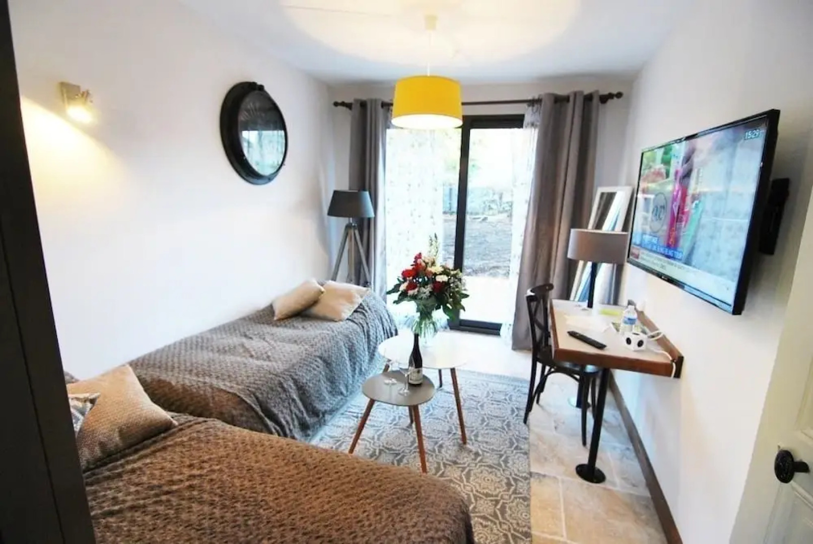 Appartements Pied à Terre, haut standing avec cuisine équipée et terrasse / Groupe HRM