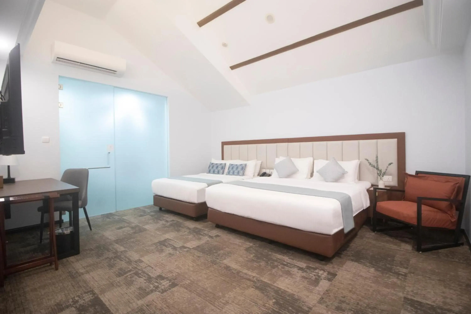 Santa Grand Hotel East Coast, a NuVe Group Collection