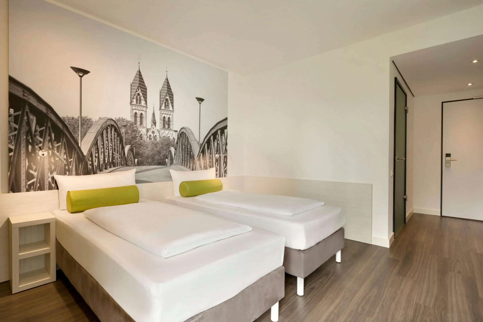 Super 8 by Wyndham Freiburg