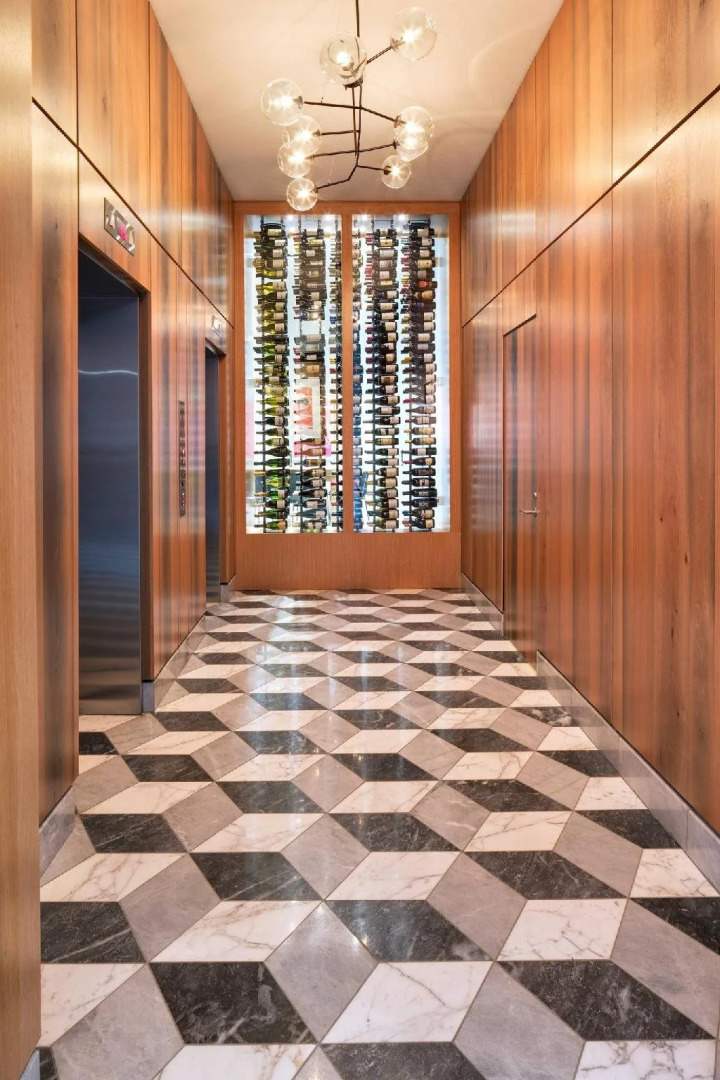 Le Méridien Columbus, The Joseph