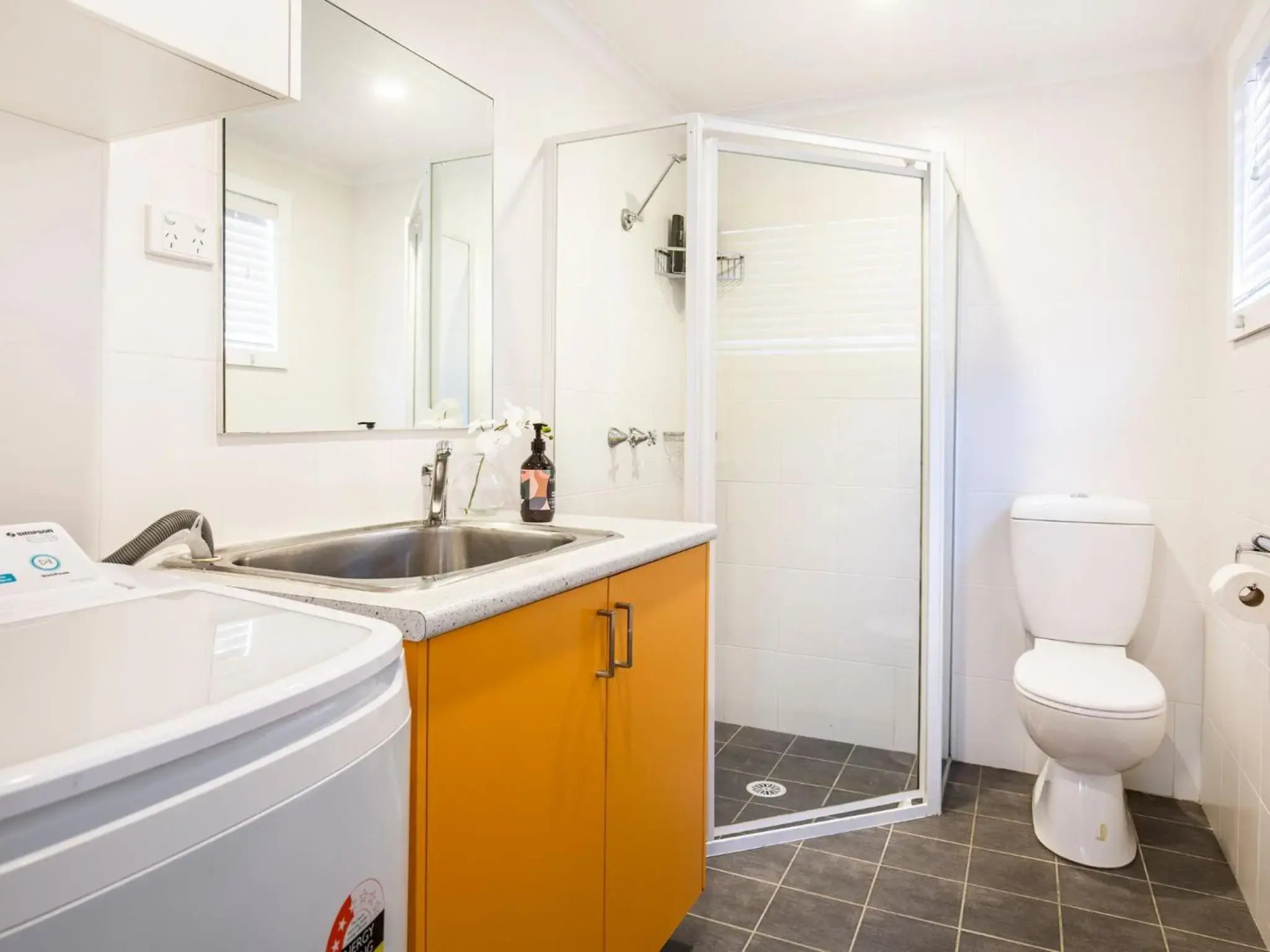 Boho - Pet Friendly - 1 Min Walk to Beach