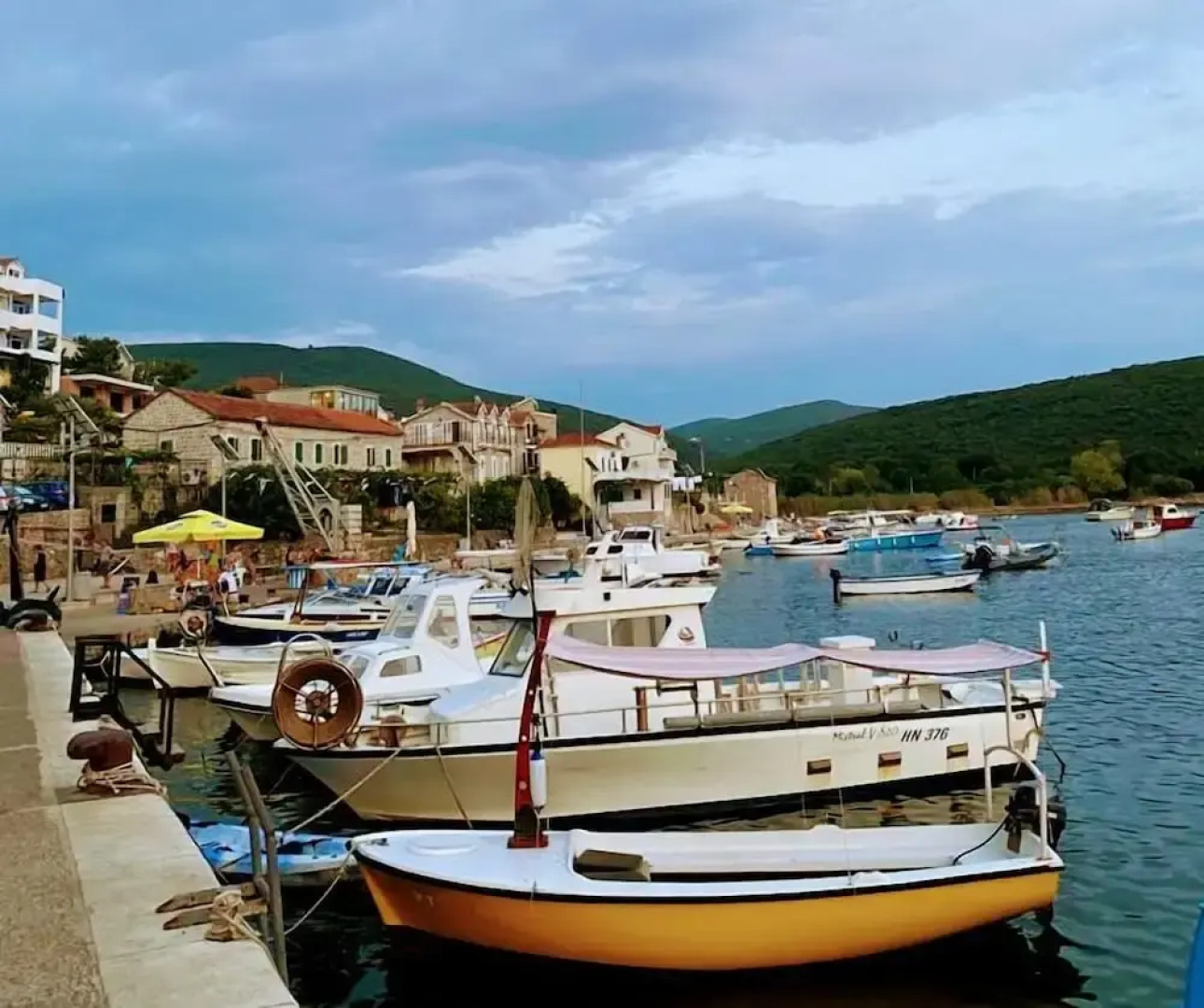 Captivating and Spacious 2-bed House in Vranovici