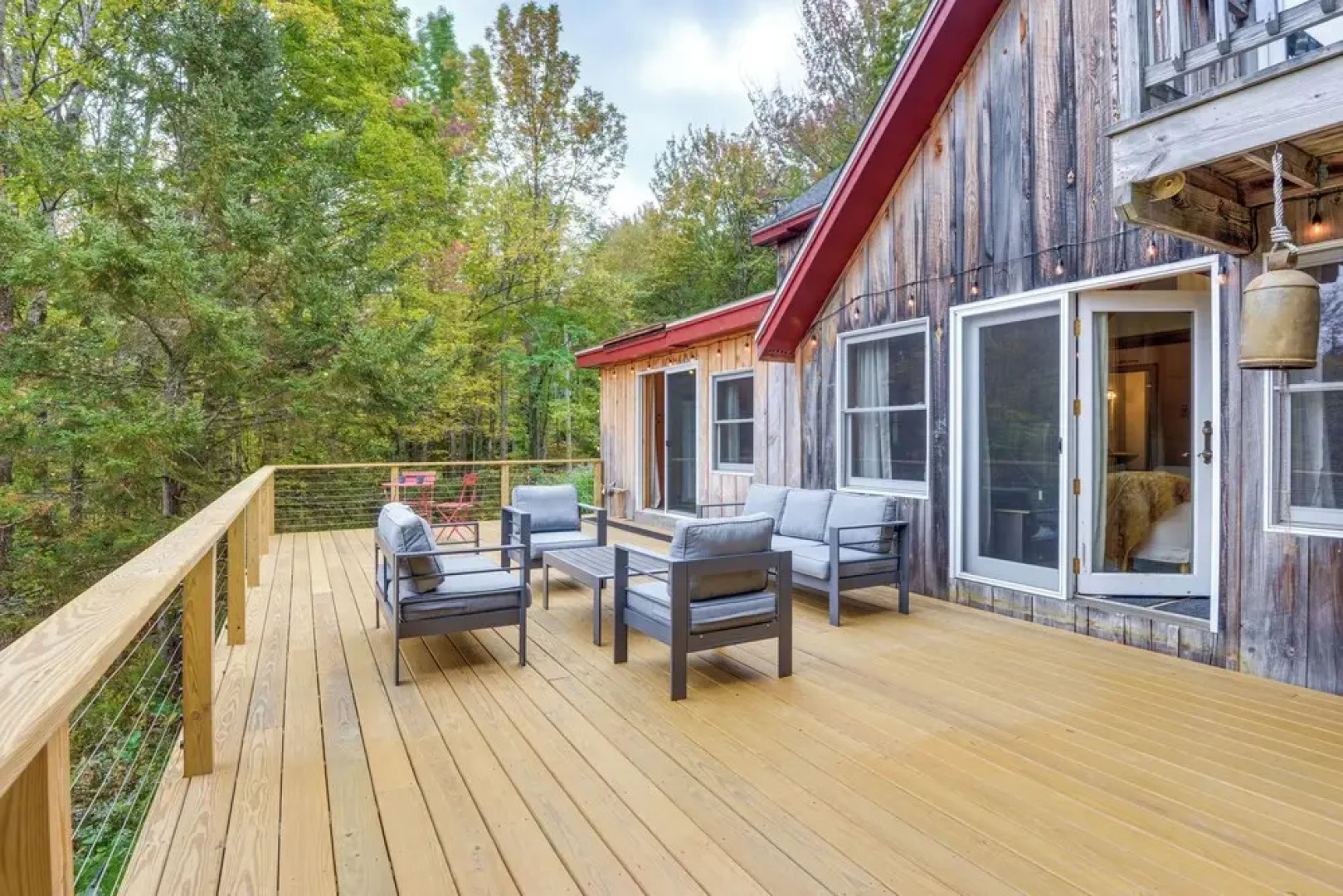 Storybook Stratton House: 3 Mi to Mount Snow!