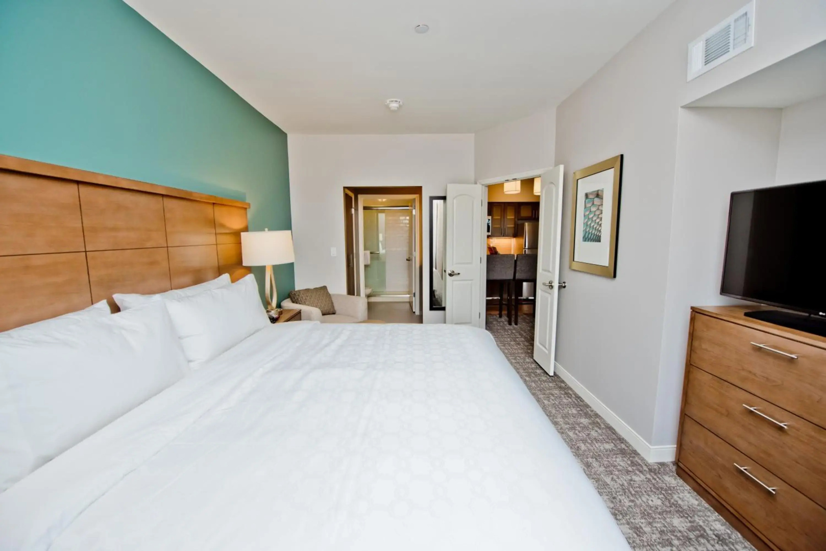 Staybridge Suites Houston - Humble Beltway 8 E by IHG