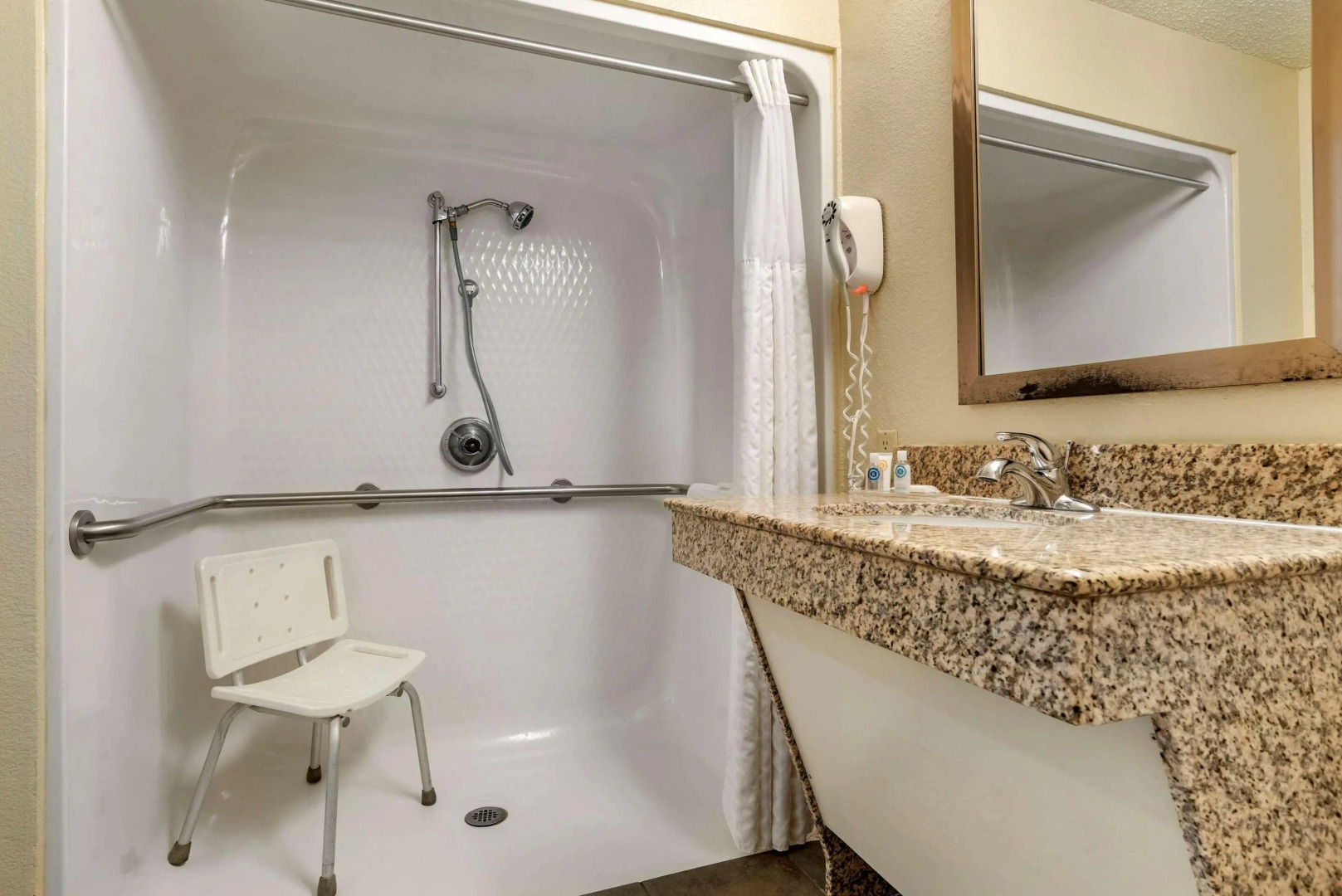 Comfort Inn Meridian - Bonita Lakes