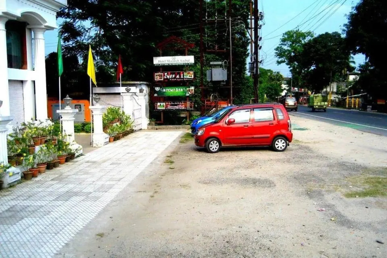 Hotel Monarch Aachal