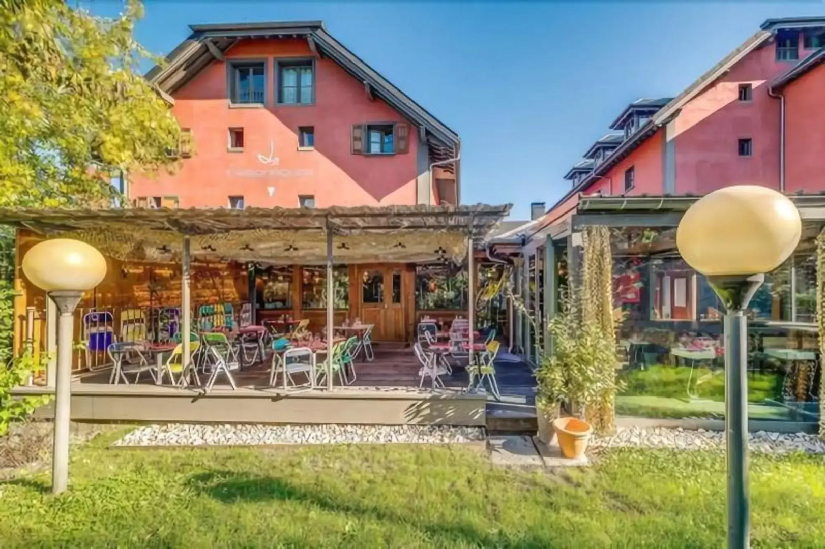 Les Cabanes De La Maison Rouge