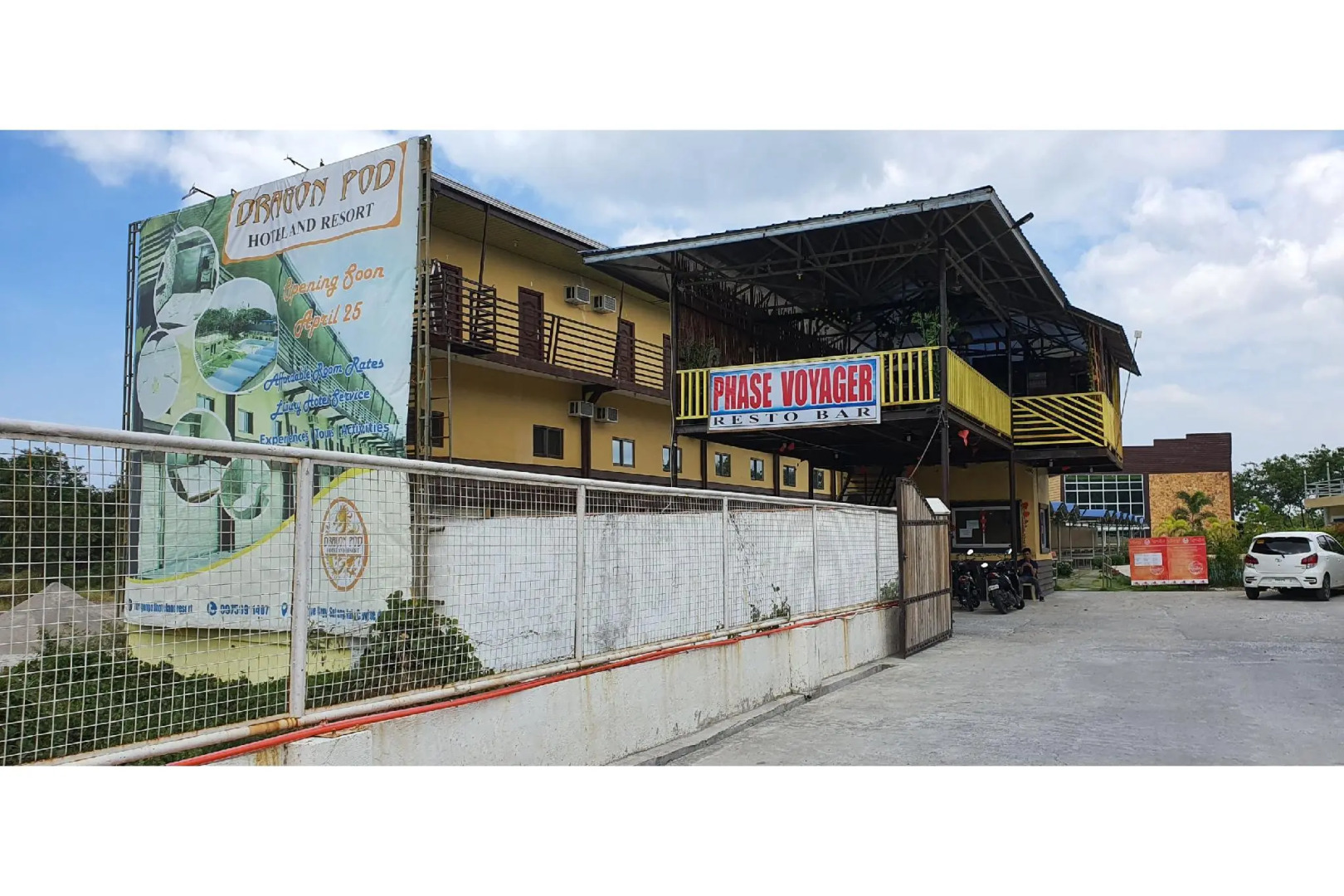 OYO 585 Dragon Pod Hotel And Resort