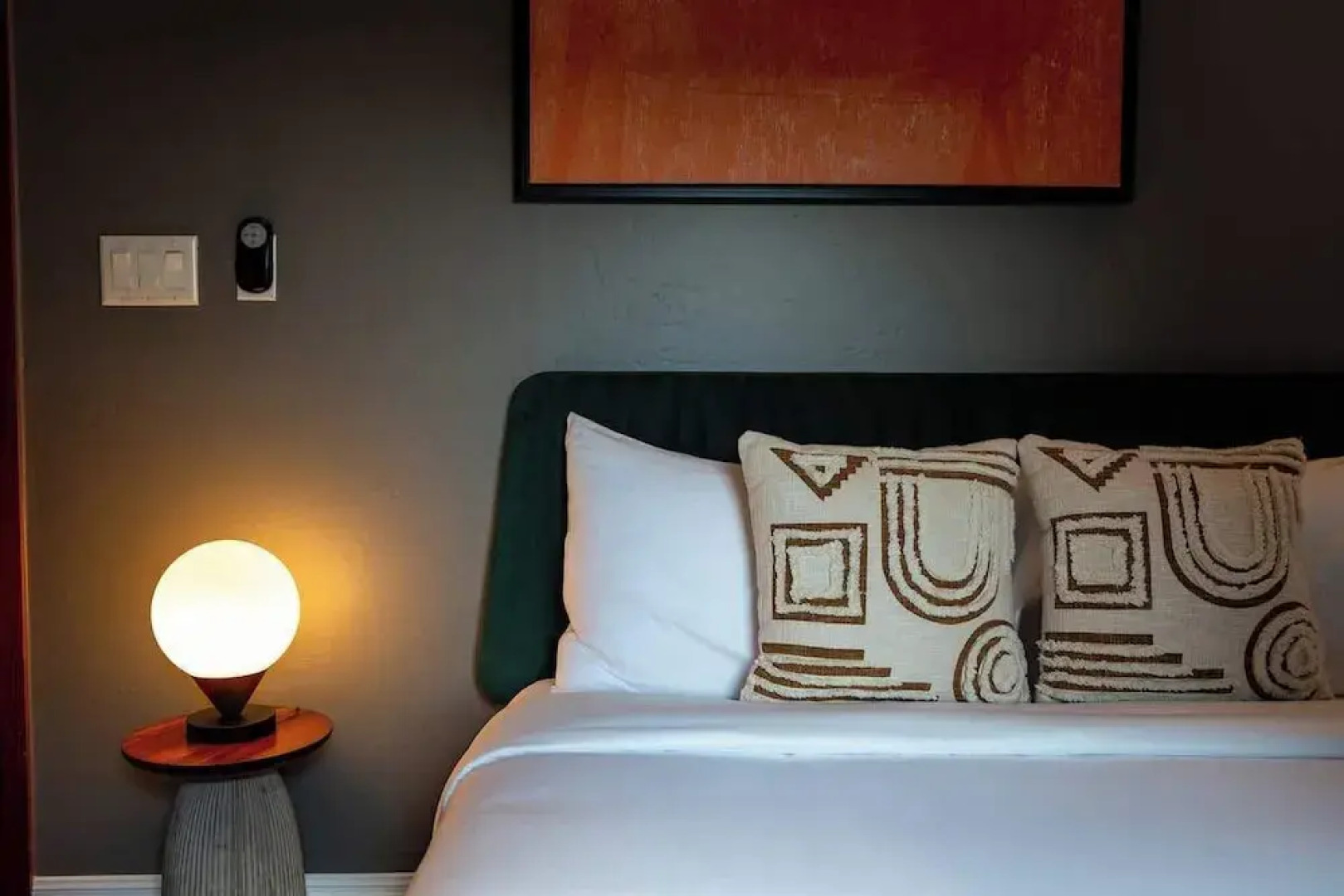 Luxurious Lake Park House: Sleeps 25, Pool, Hot-tub, Firepit and Game Room!