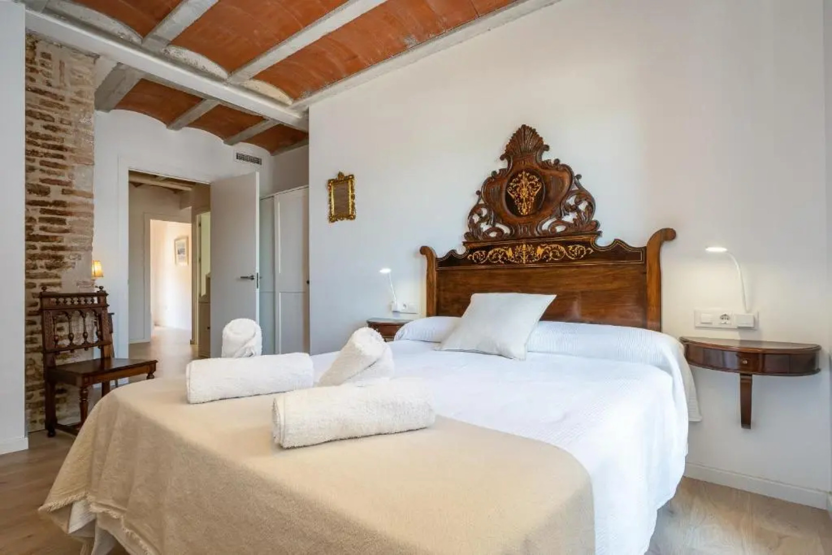 Hauzify I Apartaments Montblanc