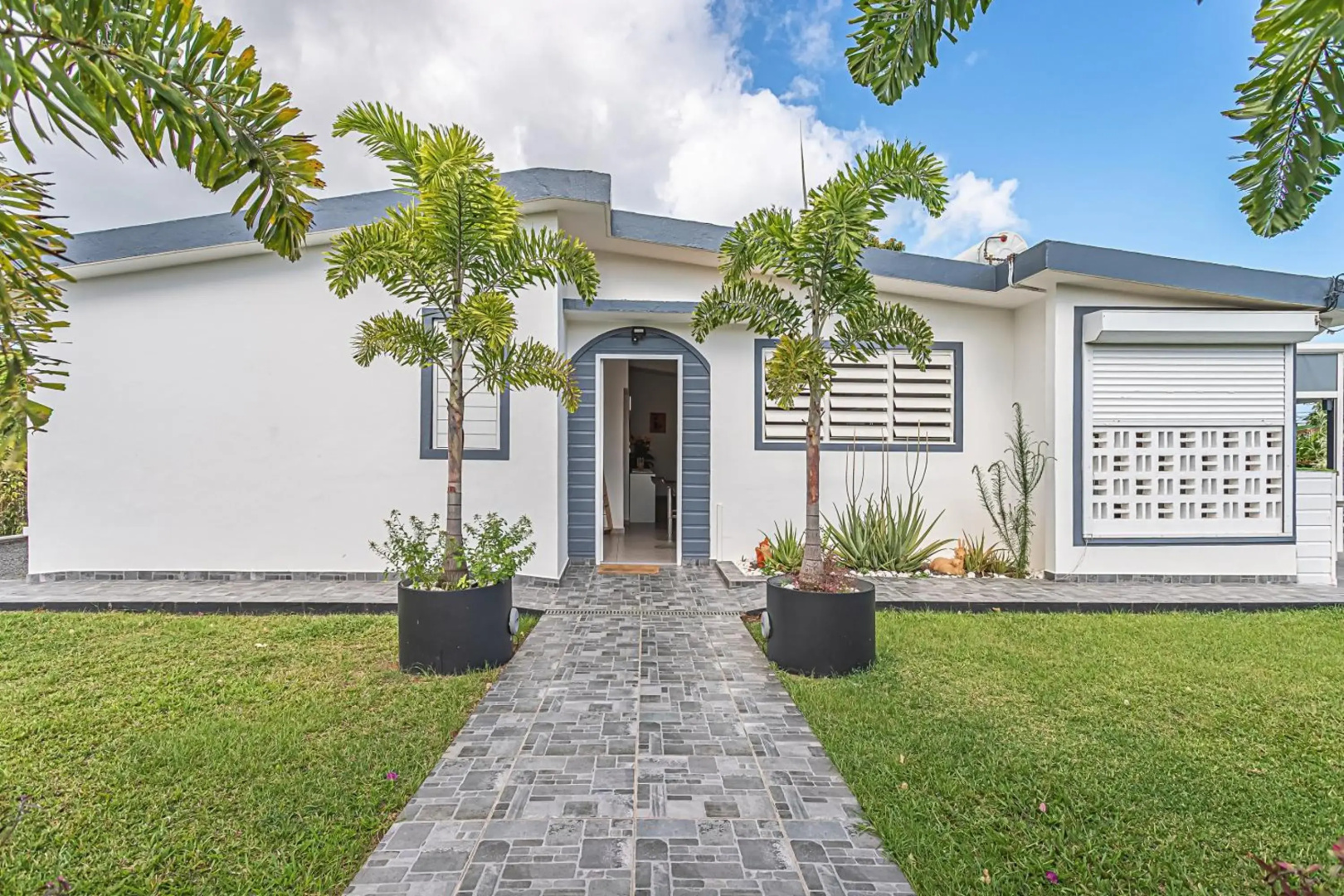 Villa de 3 chambres avec piscine privee jacuzzi et jardin clos a Baie Mahault