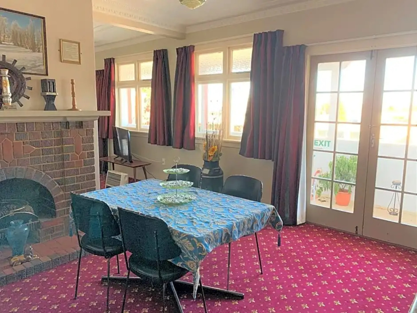 Ranfurly Hotel