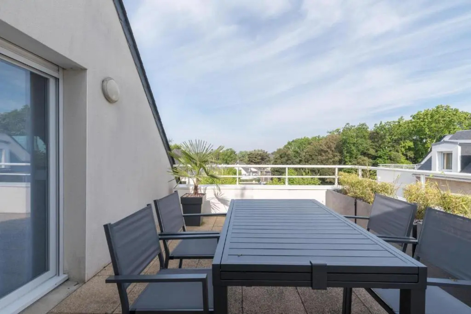 Joli cocon et belle terrasse à 5min des plages