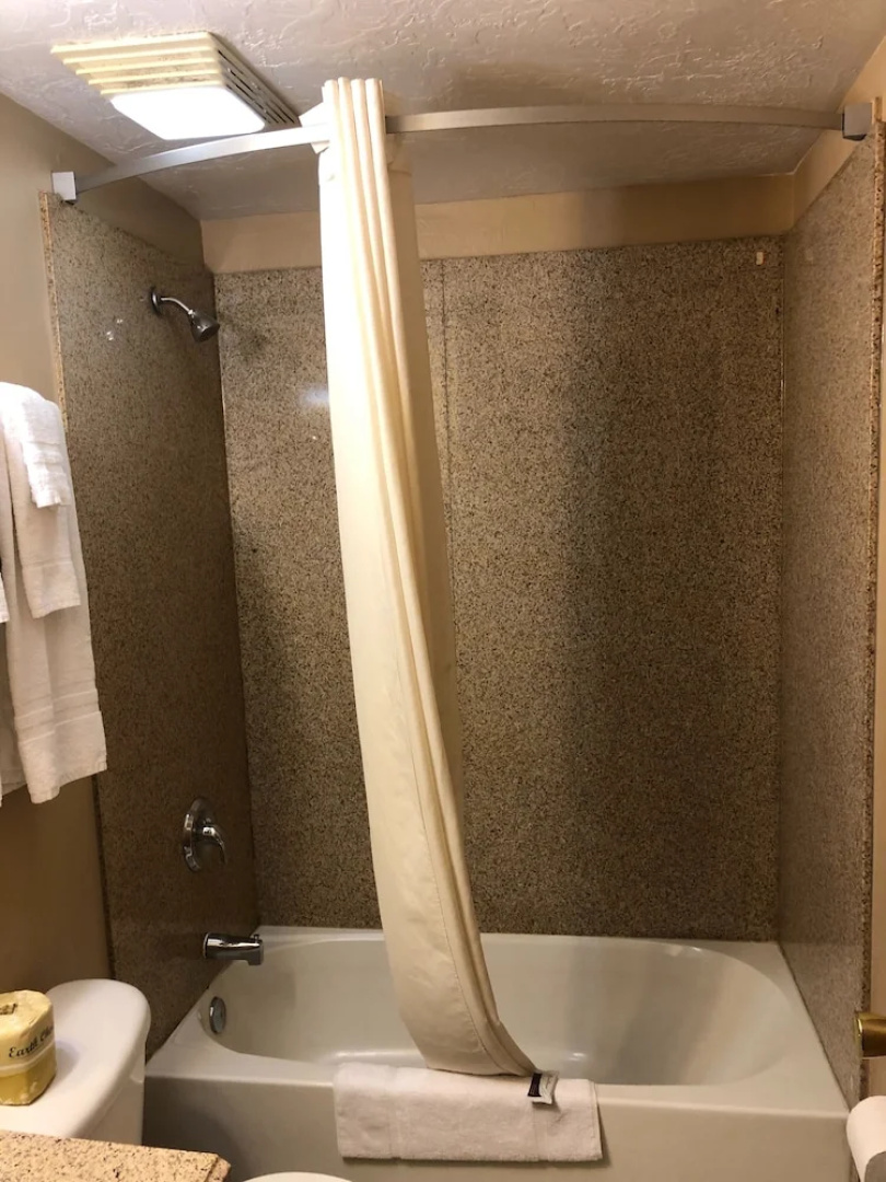 Rodeway Inn & Suites