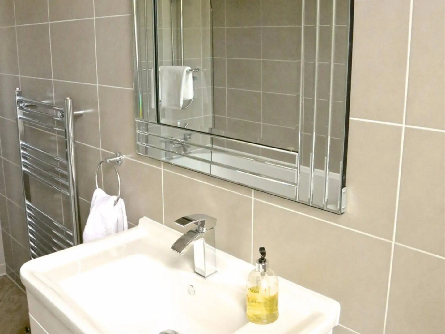 Paramount Apartments