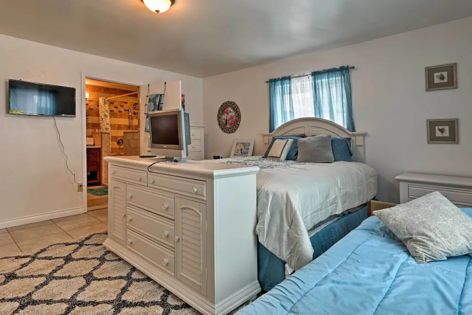 Expansive Getaway ~ 2 Miles to Mendenhall Glacier!