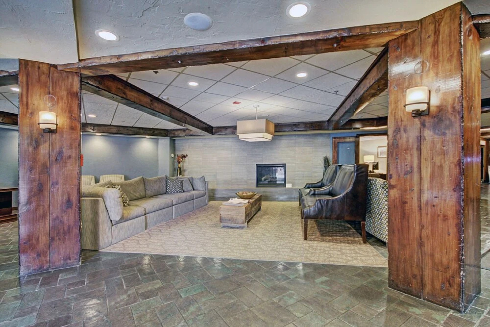 Warm 1br Slopeside Escape - Steps To Main St + Winter Fun! 1 Bedroom Condo by RedAwning