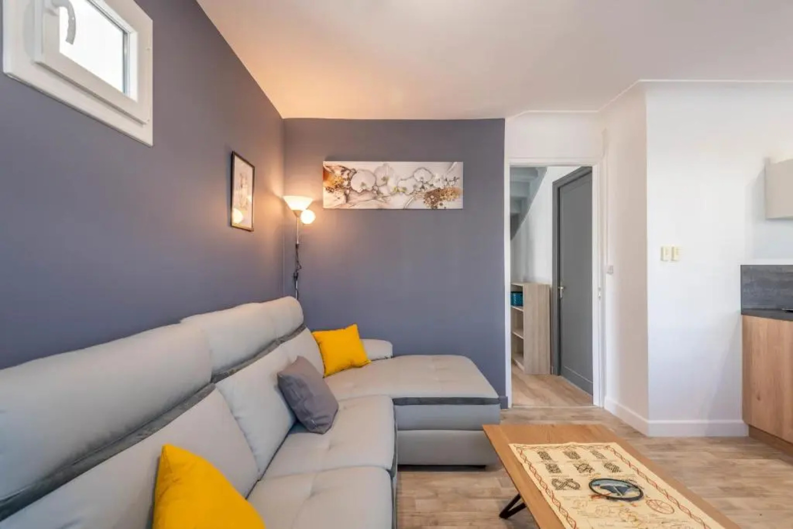 Ideally Located Furnished Townhouse With 3 Bedrooms Parking & Garden