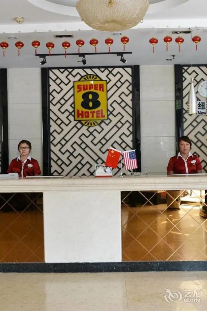 Super 8 Peony Square