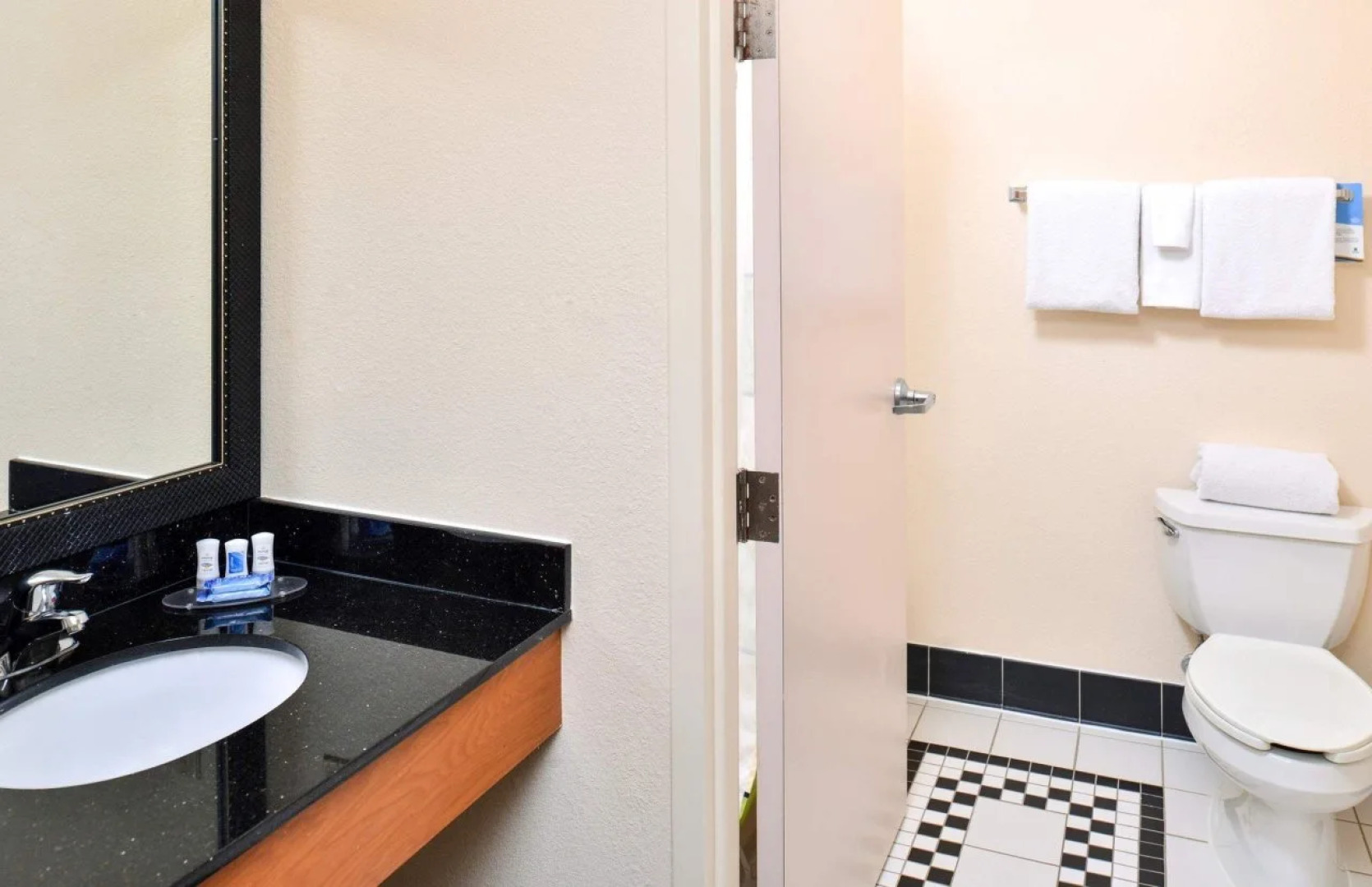 Holiday Inn Express Kenner - New Orleans Airport by IHG